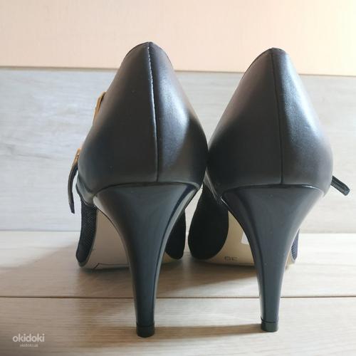 Кожаные фирменные женские туфли 39 р кожа везде - новые (фото #2)