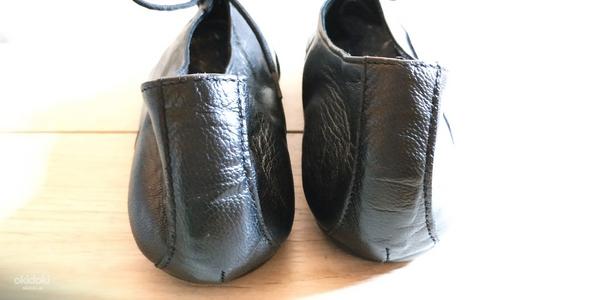 Шкіряні фірмові туфельки з м'якої шкіри від Bata- Італія 40 (фото #2)