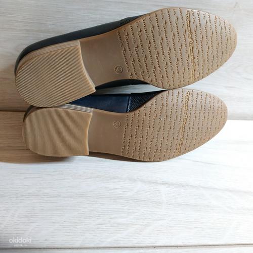 Стильні шкіряні жіночі туфлі-лофери від Tamaris 36 р - Нови (фото #6)