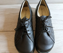 Кожаные фирменные туфли на широкую ножку от Helvesko - 39 р