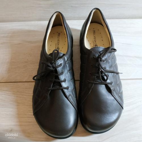 Шкіряні фірмові туфлі на широку ніжку від Helvesko - 39 р (фото #1)