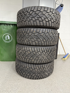 M: Naastrehvid 245/45/20 (1 foto / 3)