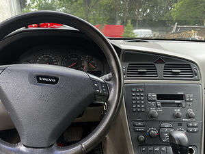 Volvo S60 2.4T 147 кВт АКПП (8 фото из 10)