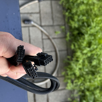2x8 pin PCIe - 12VHPWR. Thermaltake.