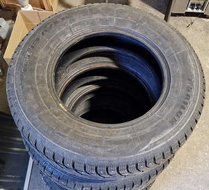 Talverehvid 215/75R16C 4tk (2 foto / 2)