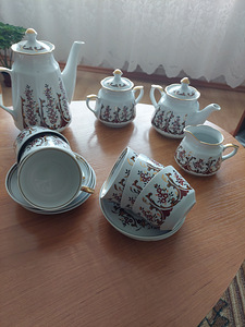 Советские сервизы кофейный и чайный (цена в описании) (1 фото из 10)