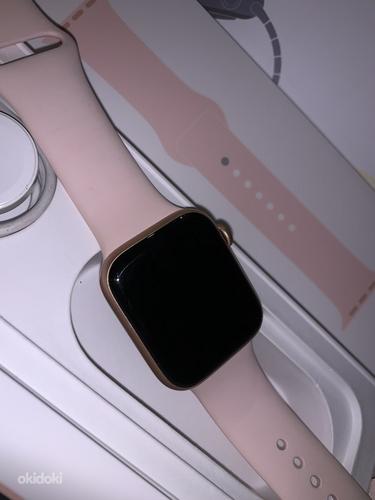 Apple Watch Series 5 (44 мм) (фото #2)