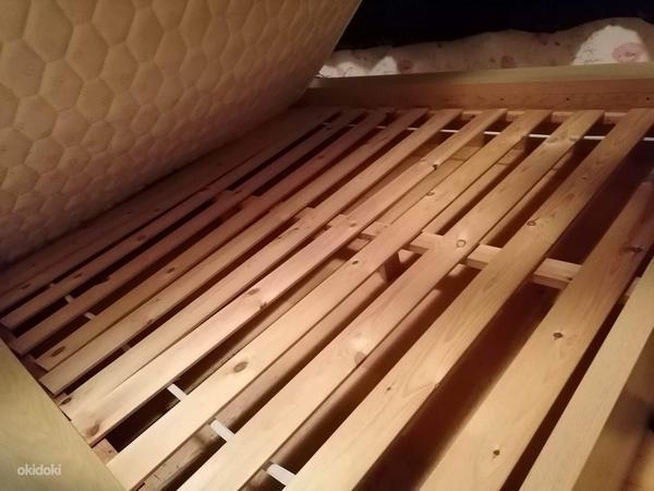 Кровать с матрасом 160 х 200 см, растяжки по бокам. (фото #3)