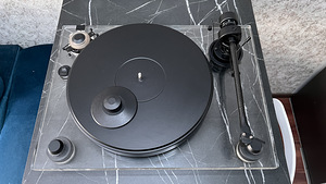 PRO-JECT 2-Xperience ACRYL + Carbon Tonearm (5 foto / 10)