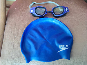 Шапочка для плавания Speedo и очки для плавания