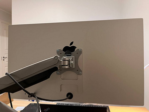 Apple Studio Display 27" 5K (Nano-texture Glass) + VESA Moun (3 foto / 4)