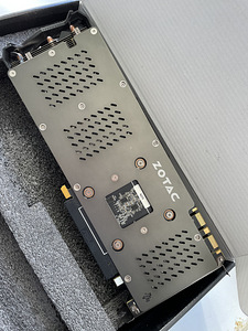 GeForce® GTX 980 AMP! Omega Core (3 foto / 3)