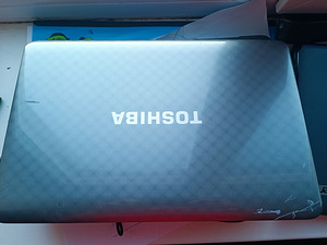 Toshiba satellite L77D-14x (2 foto / 3)