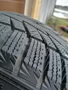 245/45 R18 Hankook lamellrehvid (4 foto / 5)