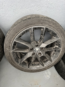 Skoda Octavia RS originaalveljed R18+ suverehvid (2 foto / 6)