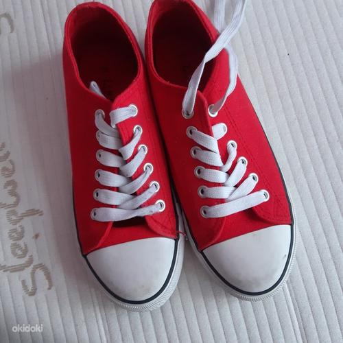 Красные кроссовки 37 размер для девочки (фото #1)