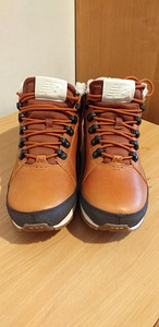Uus talved tossud New Balance. (3 foto / 3)