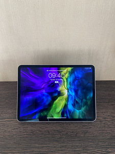 Apple iPad Pro 11" 2020 (2nd gen) 256GB Wi-Fi + Smart Folio (1 foto / 7)