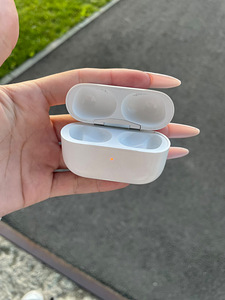 Apple AirPods Pro (5 фото из 6)