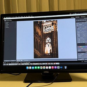 Dell UltraSharp U2412M 24-Inch Screen LED-Lit Monitor, Black (2 foto / 7)