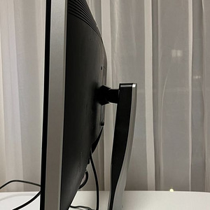Dell UltraSharp U2412M 24-Inch Screen LED-Lit Monitor, Black (7 foto / 7)