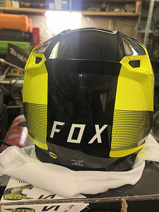 Шлем для мотокросса fOX V1 (3 фото из 5)