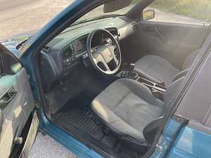Volkswagen Passat B3 1.9TD (5 foto / 10)
