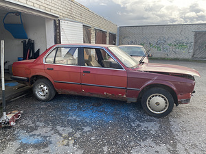 Myya BMW E30 sedaan. (4 foto / 9)