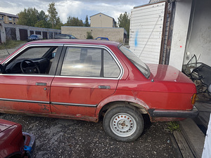 Myya BMW E30 sedaan. (6 foto / 9)