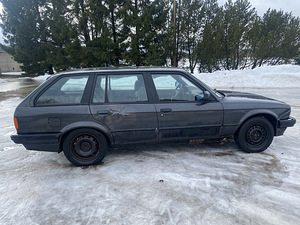BMW е30 туринг 1.8 бензин механика с коробкой. (6 фото из 12)