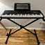 Piano keyboard with stand (foto #1)