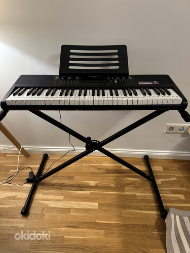 Piano keyboard with stand (фото #1)