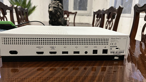 Xbox One S (2 фото из 7)