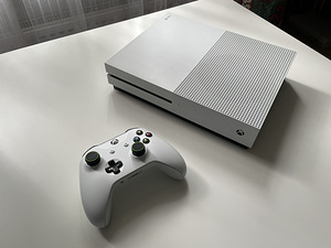 XBOX ONE S 1TB + WRC 8 ja CARMAGEDDON (4 foto / 4)