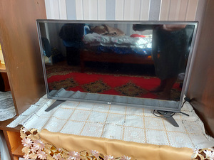 Телевизор LG (1 фото из 4)
