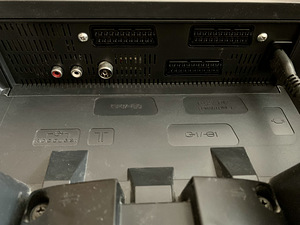 Televiisor Sony Wega LCD Color TV 32" (10 foto / 10)
