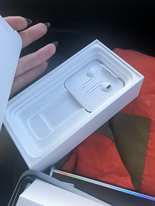 iPhone 11 черный 128 ГБ НОВЫЙ (4 фото из 4)