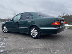 Mercedes-Benz E 240 Elegance 2.4 V6 125kV (3 foto / 13)