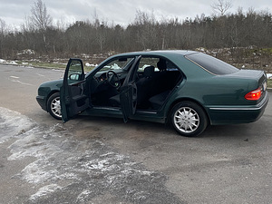 Mercedes-Benz E 240 Elegance 2.4 V6 125kV (7 foto / 13)