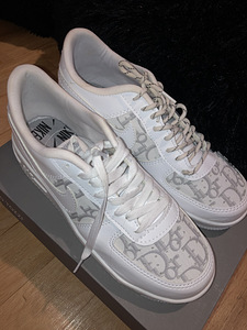 Кроссовки nike (3 фото из 4)