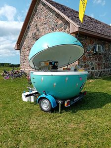 Jäätisekiosk ratastel (1 foto / 1)