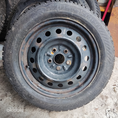 Шипованные шины Gislaved 205/55 R16 с дисками (фото #1)