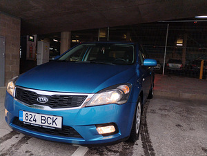 Kia Ceed (3 foto / 12)