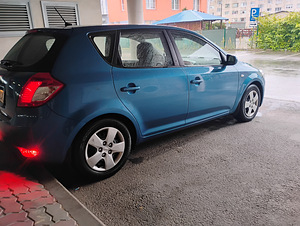 Kia Ceed (8 foto / 12)