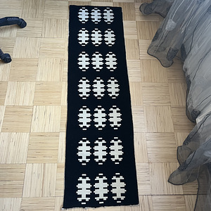 Mustriga kahepoolne vaip (3 foto / 3)