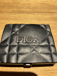 Тени для век Dior (2 фото из 3)