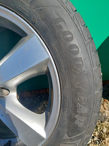 R18 235 60 (3 foto / 4)