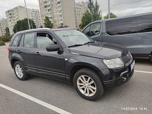 Suzuki grand vitara (2 foto / 5)