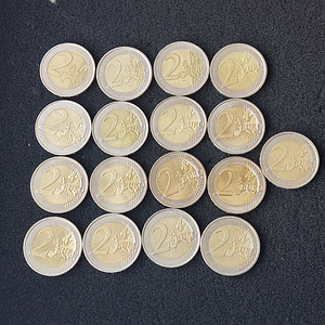 Обмен монет 2 € (2 фото из 10)