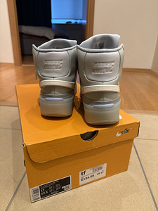 Кроссовки Nike (4 фото из 5)